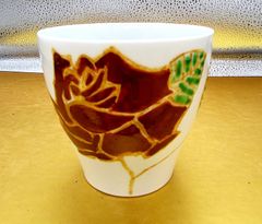 有田焼　白磁色絵紅白薔薇マグカップ