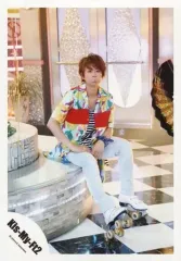 【中古】生写真(ジャニーズ) Kis-My-Ft2/北山宏光/全身・座り・衣装赤・緑・黄色・白・黒・ボーダー・ローラースケート・下唇突き出し・右向き/「Sha la la☆Summer Time」PV＆ジャケ写撮影/公式生写真