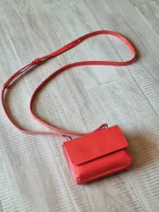 正規品 MSGM ミニ クロスバッグ カードウォレット GUCCI(グッチ) PRADA(プラダ) FENDI(フェンディ) より 軽いです