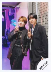 【中古】生写真(STARTO) KEY TO LIT/井上瑞稀・中村嶺亜/膝上/プロフィール写真撮影オフショット2025 第2弾/公式生写真