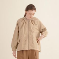 綿ナイロンワッシャーフローラワンポイント刺繍ギャザーブルゾン