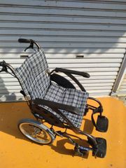 KM-25-0227-02　ノーパンクタイヤ　カワムラサイクル　介助用標準車いす　WAVIT (ウェイビット)　WA16-40