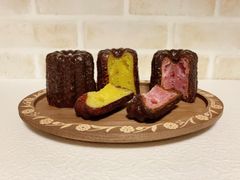 食品サンプル☆カヌレカット2種類（ノーマル味・ストロベリー味）3点セット☆