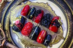 ⑳ ネコの仮面とダイヤ柄の赤×黒ネイル　ゴシック　キルティング　シック　かっこいい　ハンドメイド　ネイルチップ　現品　サイズオーダー可　かわいい　秋