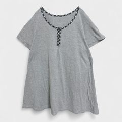 【美品】【Tシャツ】 [半袖シャツ]『チャック柄指し色』[グレー系] 紺色 (L) 商品A2306 管理A