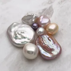 希少な真珠を詰め合わせた8点淡水パールアソート 大粒 中粒 小粒 バロック 雫 セミラウンド ケシ オーバル パープル ハンドメイド 素材 パール ビーズ