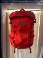 アディダス バックパック リュック トレッキングバッグ 登山 バッグ オレンジ系 シュウイロ A-537