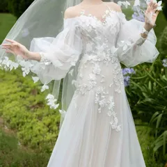 新品未使用 レディースファッション 花柄にフワフワした女性らしいデザインのオフショルロングドレスのサムネイル