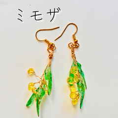 春を感じるミモザピアス｜ディップアートの繊細な手仕事　☘️イヤリングへの変更も可能です。ご希望の方はご購入前にコメントにてお知らせください☘️
