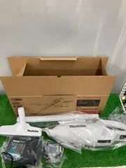 【未使用品】【0922】★マキタ コードレス掃除機CL108 カプセル式  標準25分稼働/充電22分 軽量定番モデル 10.8Vバッテリ充電器付 CL108FDSHW　ITAXHC0G9QN4のサムネイル