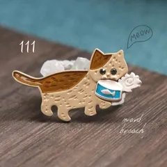 缶詰を咥えたネコのブローチ ゆるかわいい ナチュラル 新品未使用 小ぶり 猫 動物 生き物 アニマル カジュアル コサージュ シンプル NerD
