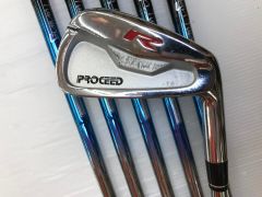 【最短翌日発送】PROCEED TOUR CONQUEST R-TB | X100 | ﾀﾞｲﾅﾐｯｸｺﾞｰﾙﾄﾞ ﾂｱｰｲｼｭｰ ﾃﾞｻﾞｲﾝﾁｭｰﾆﾝｸﾞ | 中古 | アイアンセット | ジャスティック