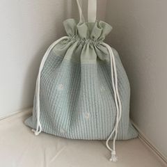 巾着袋　哺乳瓶ケース　お着替え袋　ヌビ　マーガレット刺繍　ハート刺繍 巾着袋哺乳瓶ケースお着替え袋ヌビマーガレット刺繍ハート刺繍