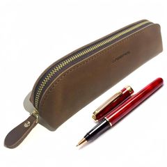新品 ペンケース 筆箱 革 大容量 スリム レザー 大人 革筆箱 本革 手作り シンプル おしゃれ 軽量 ビジネス メンズ レディース スムーズな ファスナー 万年筆 ペン 文房具 (ブラウン)