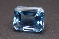 天然ブルートパーズ ルース 9.022ct 約10mm×12mm ソーティング付き！
