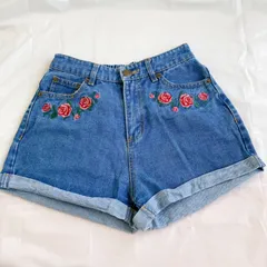 A172 INGNI バラ刺繍 デニムショートパンツ  Mサイズ 全体綺麗