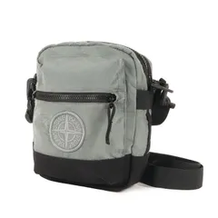 STONE ISLAND ストーンアイランド バッグ / 24SS コンパスロゴ 刺繍 ナイロンメタル ショルダー バッグ (811590876) / グレー ブラック / ブランド カバン【メンズ】【中古】のサムネイル