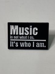 ピンバッジ　MUSIC is not what I do. it who I am. 音楽