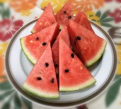 ギフトにも！沖縄本島なきじん今帰仁産スイカ秀品規格2Lサイズ1玉！ギフト箱入り