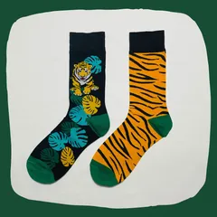 虎とトラ柄 クルーソックス #165　左右非対称