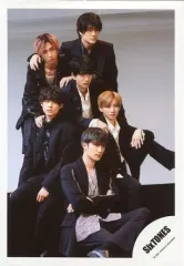 【中古】生写真(ジャニーズ) SixTONES/集合(6人)/全身/アルバム「1ST」MV＆ジャケ写オフショット/公式生写真