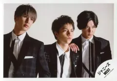 【中古】生写真(ジャニーズ) ジャニーズWEST/藤井流星・重岡大毅・小瀧望/横型・バストアップ/アルバム「rainboW」MV＆ジャケ写＆Short Movieオフショット/公式生写真