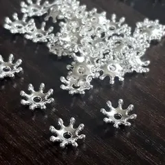 【 7ｇ 】 お花のガク 花芯 座金 アクセサリー ピアス ハンドメイド めしべ 花 花素材 花材料 ハンドメイド素材( ホワイトシルバー )