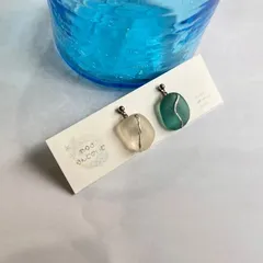 シーグラス　ネジバネイヤリング　ステンレス　水色　白色