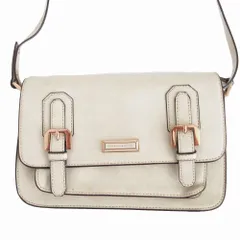 CHARLES & KEITH チャールズ＆キース レザー メッセンジャーバッグ ショルダーバッグ ホワイト レディース 【中古】