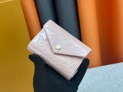 LVルイ・ヴィトン/財布/エナメルMonogram Unplantレザー、“Portefeuille Victorine”。コンパクトだがコインや紙幣ポケット、6つのカードスロットなど実用的な機能を持つエンベロープ型財布。[本日特価|新品未使用品]