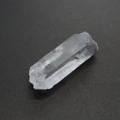 NSC2-6 四川省産 水晶結晶（大きめニードル）約11.8ｇ