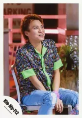 【中古】生写真(ジャニーズ) Kis-My-Ft2/二階堂高嗣/膝上・衣装緑・黒・紫・赤・右向き・両手椅子・目線右上/「Sha la la☆Summer Time」PV＆ジャケ写撮影/公式生写真