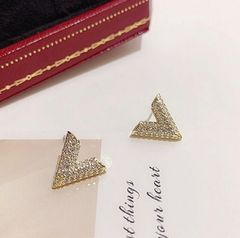 【在庫限り】　V ピアス ジルコニア　スタッド