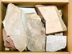 新品 天然砥石 山城銘砥 原石 奥殿 中山 大突 菖蒲谷 等 右京区梅ケ畑産 正本山仕上げ砥石 鍛落挽落 伊予砥唐川産等見本付 60サイズ函 偽本石偽本山防疫 剃刀 包丁 鉋 鑿 6273/ 5.47kg