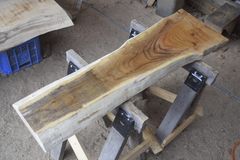 アウトレット ケヤキ(欅)の一枚板 長さ約111cm 幅約27～37cm 厚さ約5.7cm DIY用 Z636