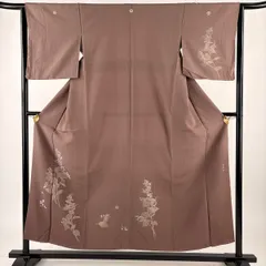 付下げ 身丈152.5cm 裄丈63cm S 袷 落款 草花 刺繍 金糸 灰茶 正絹 美品 秀品 三つ紋 【中古】