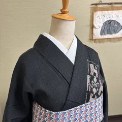 た12】 小紋 黒地 ドット地紋 更紗風 ライオン文様 アンティーク調 モダン小紋 美品