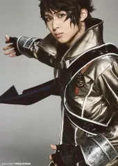 【中古】生写真(男性) 田村心(陸奥守吉行)/2部衣裳・2Lサイズ・キャラクターショット・「ミュージカル『刀剣乱舞』～結びの響、始まりの音～」/CD「刀剣男士 team幕末 with巴形薙刀『決戦の鬨』」陸奥守吉行メインパッケージ (プレス限定盤C) 公式通販