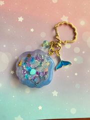 紫陽花月のレジンキーホルダー チャーム シャカシャカ シェイカー 蝶
