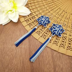 【受注制作】八重菊結びのタッセルピアス・イヤリング（紺・ネイビー×グレー） 和風 中華風 チャイナ 中国結び 飾り結び 組紐