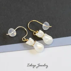 揺れるピアス K18 ゴールド 猫 ネコ フックピアス シェル 白蝶貝 華奢 おしゃれ 18k 18金 女性  レディース