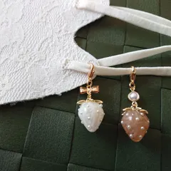 #48  マスクチャーム いちご(ホワイト・ベージュ) 2個セット