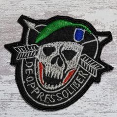 DE86 スカル ドクロ 骸骨 ベトナム 戦争 ワッペン ベレー 刺繍 おしゃれ リメイク アメカジ 軍物 パッチ カスタム ベトジャン 米軍 アメカジ 黒