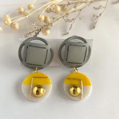 no.38 ボタン バイカラー ピアス