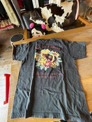 SUN SURF「MACINTOSH UKULELE」ウクレレ柄バックプリントＴシャツ SS79350 S/S T-SHIRT （サンサーフ）MADE IN U.S.A.米国製