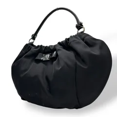 【美品】サルヴァトーレフェラガモ　 ワンショルダーバッグ　ナイロン　黒　ブラック Salvatore Ferragamo - サルヴァトーレフェラガモ ナイロン