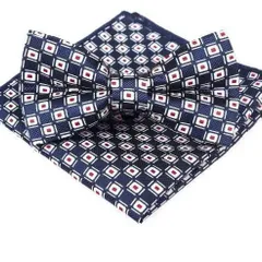 幾何学模様 ボウタイとポケットチーフ セット　結婚式　発表会　イベント　パーティー　ダンスパーティー　バーテンダー　卒業式　卒園式　入学式　入園式　入社式　成人式　父の日　七五三祝い　蝶ネクタイ　チーフ　ネイビー色　ホワイト色　レッド色　格子柄　ドット柄　水玉