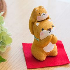 日本製　リュウコドウ　ちりめんおねだり親子柴犬　置物 わんこ日和縁起物 雑貨 インテリア ギフト 海外プレゼント かわいい おしゃれ 新築祝い 結婚祝い お祝い 母の日 父の日 敬老の日 記念品　40-858