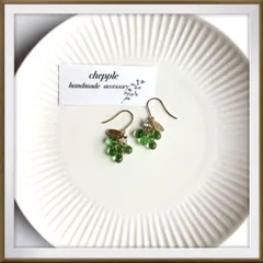 No.1503 ドロップビーズのピアス　ハンドメイドピアス　ハンドメイドイヤリング　緑色のピアス　グリーンのピアス　グリーンのイヤリング　ピアス　イヤリング