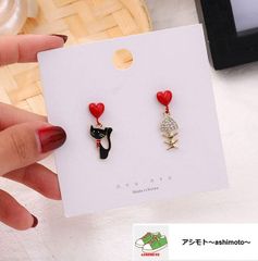☆新品未使用「送料込」ピアス//かわいい//ゆらゆら// アシンメトリ?黒猫//1